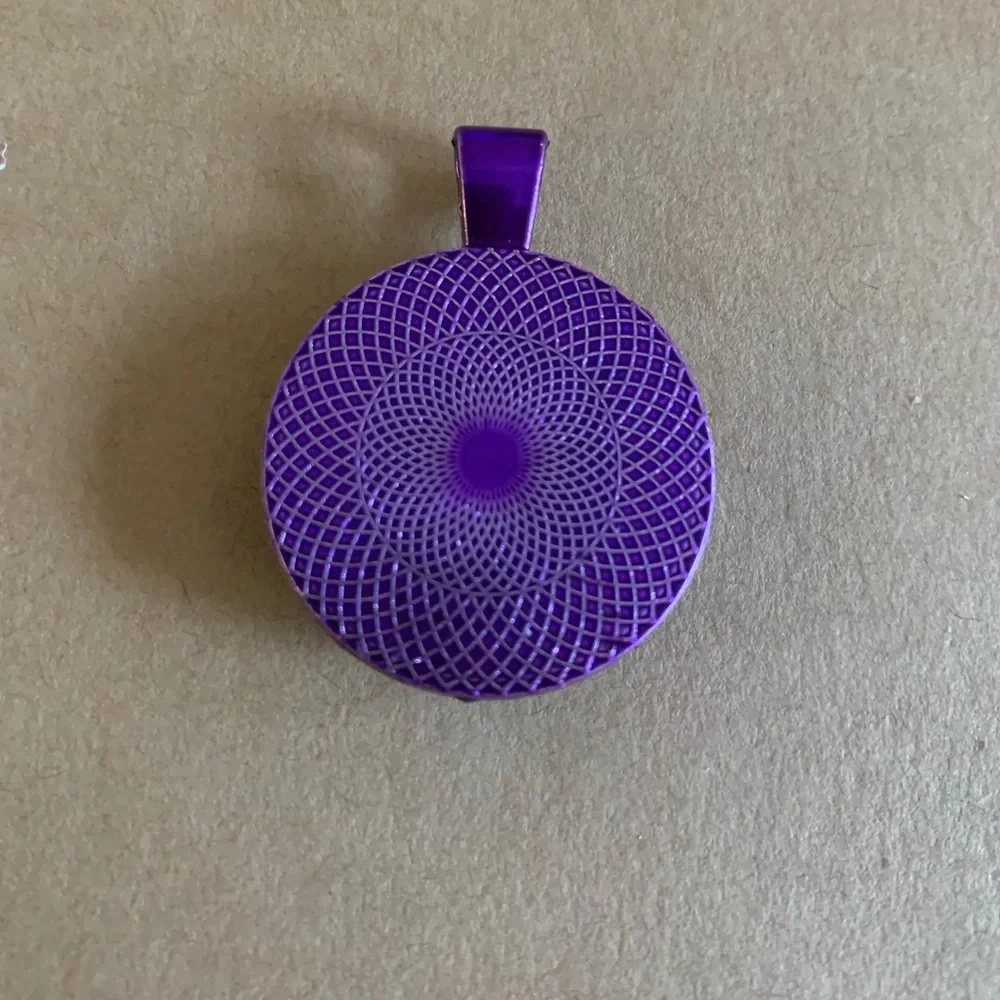 🦚 Peacock Purple Cabochon Pendant Necklace - Picture 4 of 4